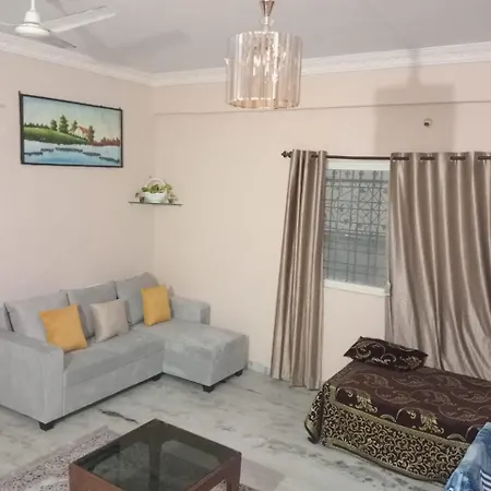 3Bhk New, Luxury Flat - Ac In Hyd Only For Families 100 M From Main Road Apartment